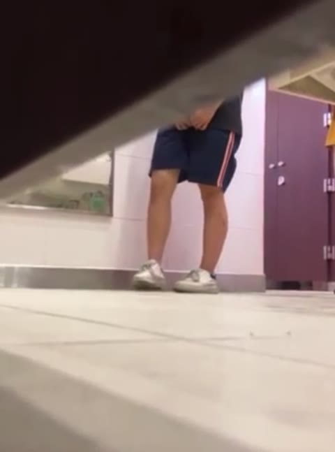         Cの前押さえ我慢 トイレ内編
    