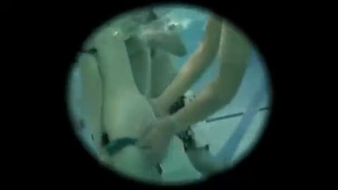         プール C 水着剥ぎ取り
    