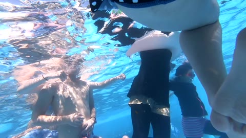         プールでJKカップルのイチャ&amp;amp;巨乳
    