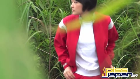         SPORTY LASS SPRAYS THE PAVEMENT
    