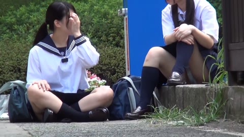         お行儀悪い二人組制服のパンチラ＆後付けてエレベ逆さ
    