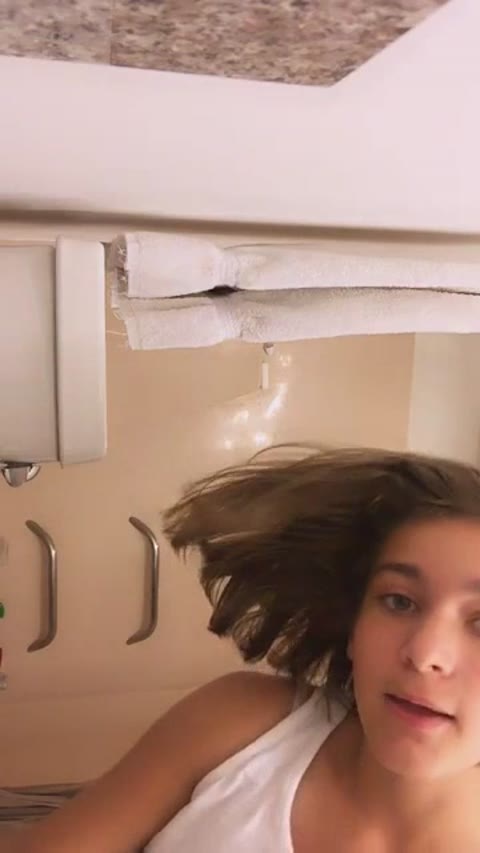         洋?級美少女入浴
    