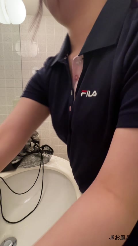         「大○亜○」遠征先なのに電動ディルドで騎乗位オ○ニーする淫乱JK
    