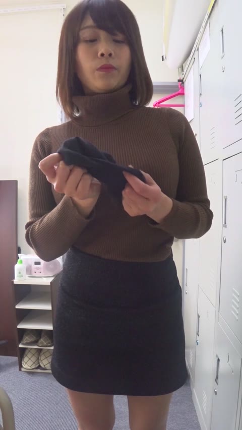         【素人・個人撮影】下着NGの個人撮影会で隠撮　しのちゃん《着替え》
    