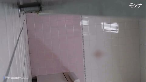         【美しい日本の未来 No.186】久々に真ん中の個室に閉じ込もり！前後同時脱衣の美女
    