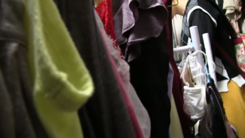         控えめお嬢様の控えめおっぱいと見栄っ張り？ちょっと大きいんじゃないの？なブラ試着　僕のお店の試着室59
    