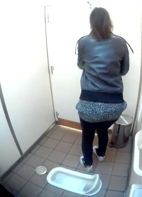         トイレでもりもりウンコするアイドル顔の制服美少女を絶妙アングル盗
    