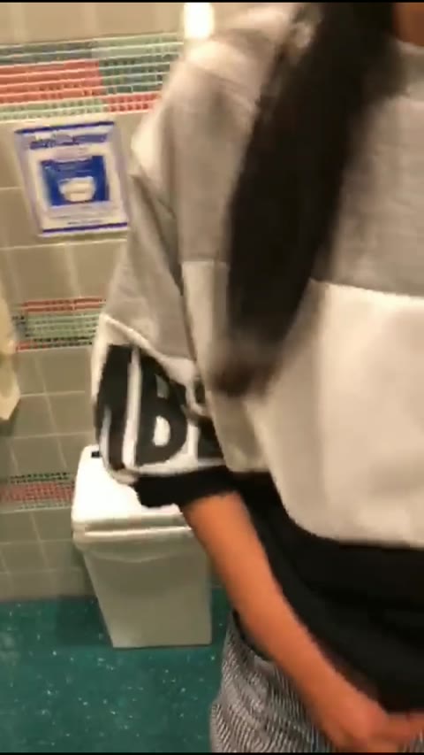         ツンツン「ざわざわ」
    