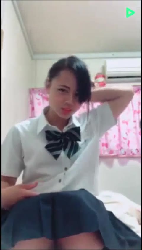         オマセな制服美人Kちゃんがすっぽんぽん配信
    