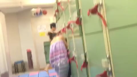         水泳大会更衣室の再販売1
    