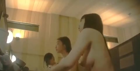        巨乳娘の洗い場盗撮
    