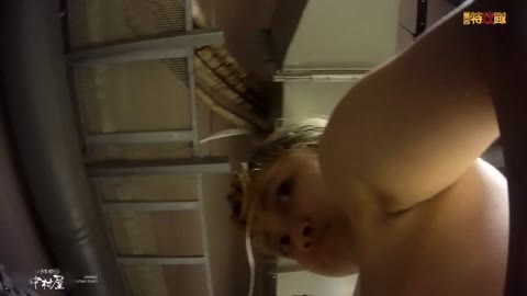         【幻 プール編 No.007】室内飛沫改善！美女のお尻にカメラがぶつかる
    