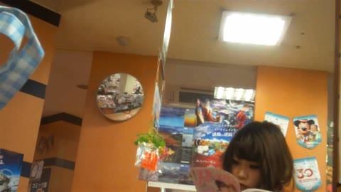         極上級にかわいいJちゃん発見！！クロッチまでパンチラ
    