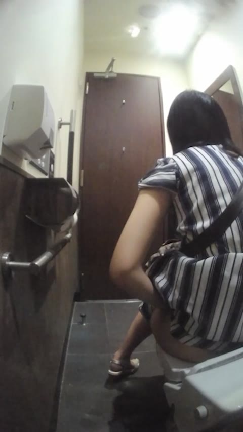         大アリ）ドトールで美人をのぞき見　04
    