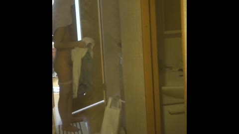         普段絶対に見ることができない清楚系女子の無防備なハダカ
    