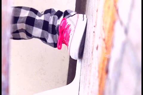         無修正　学習塾のトイレに忍び込んだ撮り師が私服制服女子達の排泄シーンを激写！
    