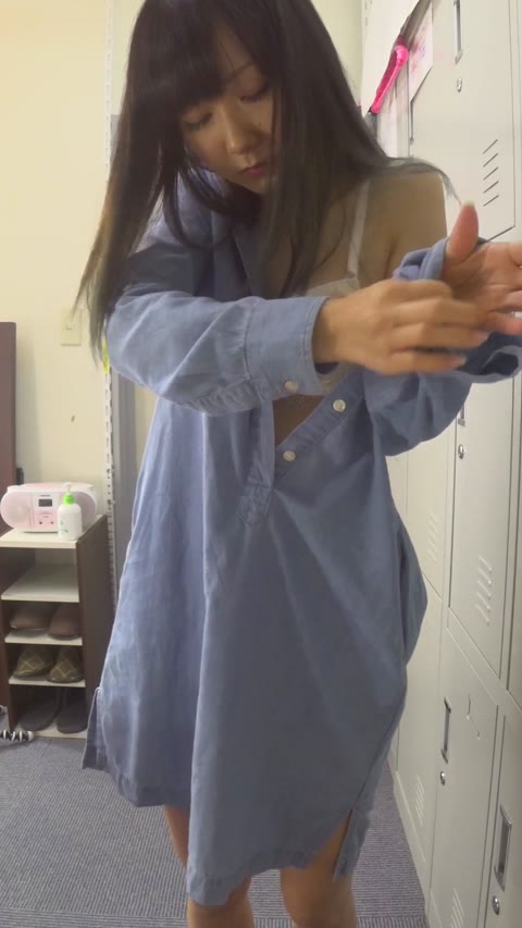         【素人・個人撮影】下着NGの個人撮影会で隠撮　やよいちゃん《着替え》
    