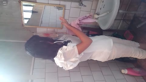         ムチムチおねーさん。某事務所、窓の隙間から生着替え
    