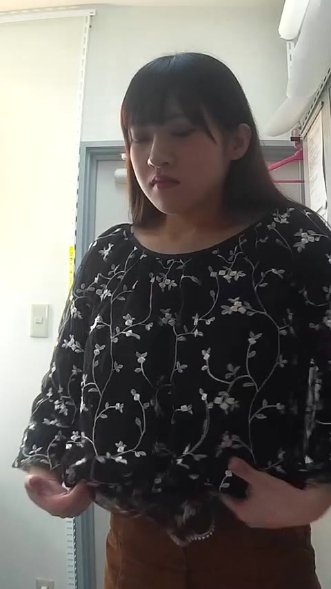         【素人・個人撮影】下着NGの個人撮影会で隠撮　ひなみちゃん《着替え》
    