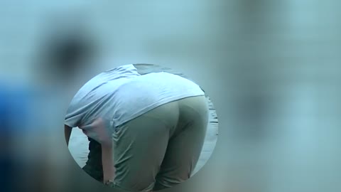         【再販】砂遊びに夢中の若ママ、お尻突き出しすぎてパンティラインが
    