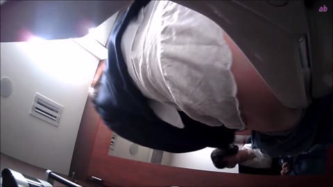         女子トイレ盗撮(324）土屋☆鳳似の可愛い娘が！出演１１名全員顔付きアソコドアップ映像炸裂スローモー
    