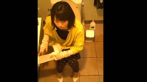         女性たちの洋式お手洗い 11(デパート編)
    