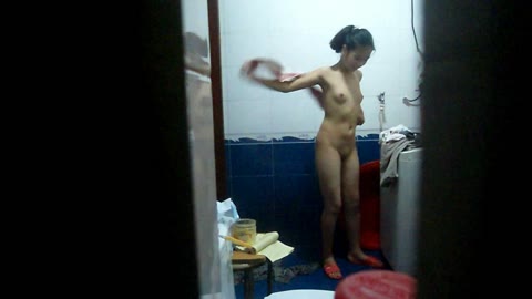         乳デだしたバカりの風呂着替え
    