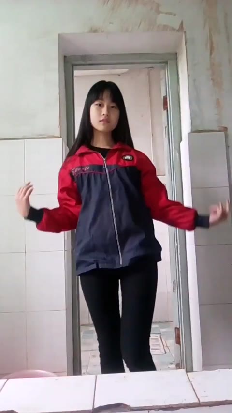         【新作】黒髪ロングの美少女しー自撮り
    