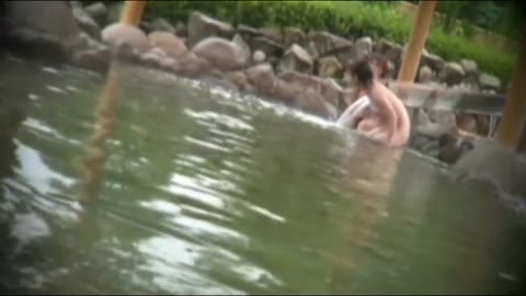         巨乳露天風呂 美少女いっぱい
    