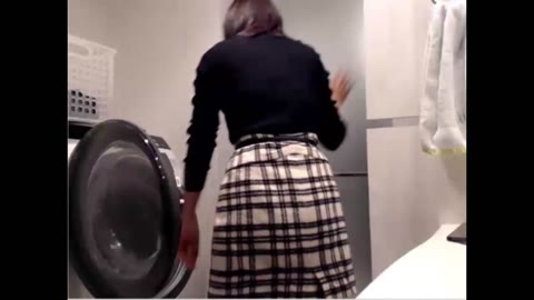         娘の風呂場を盗撮した父親の動画, JD妹の脱衣所オナニー！, 兄の嫁の風呂場を盗撮, ガチアイドルの着替え流出, 覗かれた貧乳女子●生（窓の隙間からじつくり盗撮）, ハッキングしたIPカメラで盗撮
    