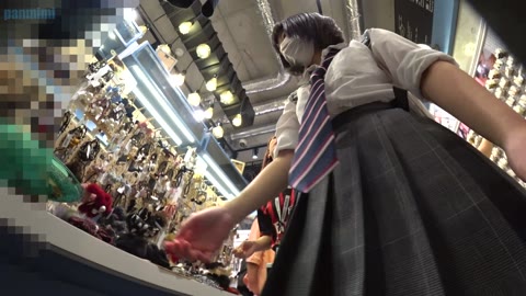         某ショッピング街の本屋で立ち読み中なJ〇やJ〇、４作品
    