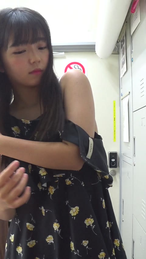         【素人・個人撮影】下着NGの個人撮影会で隠撮　いずみちゃん《着替え》
    