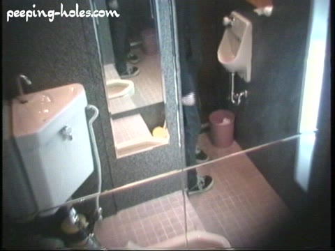         モロ見え初公開～カラオケトイレの罠Vol. 1
    