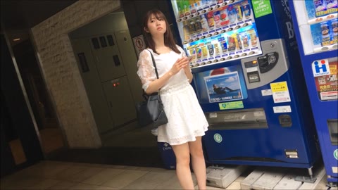         ★清楚系美白お姉さん、Tバックお尻丸出しでえろすぎ。。。きれいな生尻じっくり盗撮！！
    