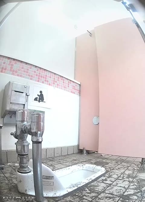         ペーパー切れの仕掛け大炸裂！ナプキンシートで拭いたり拭かずに手で拭き雫飛ばしタオルで海ギャル厳選
    