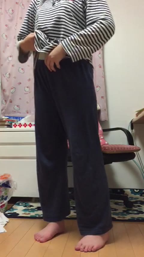         童顔なのに慣れた手つきでオナする○学生とエロ☆イプ、他3本
    