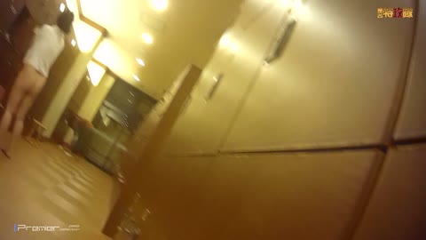         美女のスジがはっきり見えちゃう【神降臨　Vol.022】
    