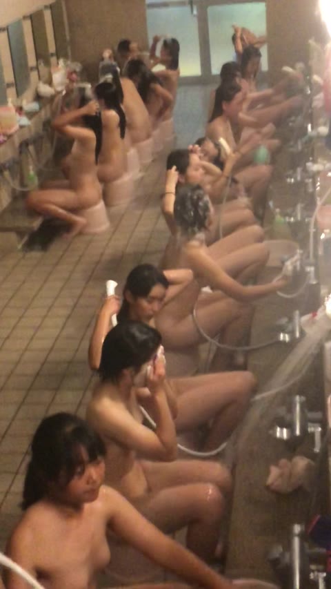         某中学の修学旅行〜団体入浴
    