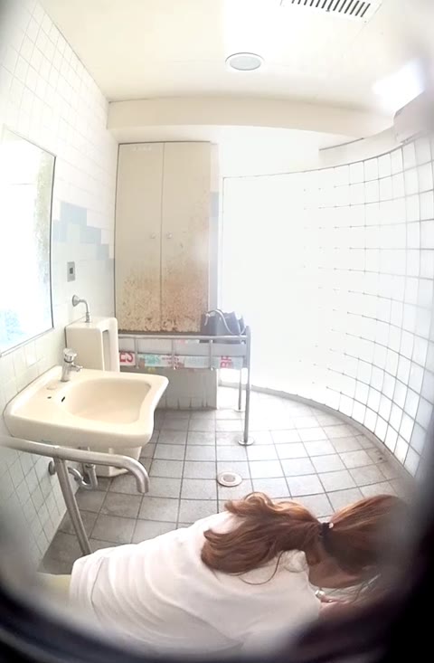         海の共同トイレを撮ってきました！４トイレと着替え美人しかいません
    