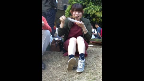         理系美大生が純白パンモロ！！！
    