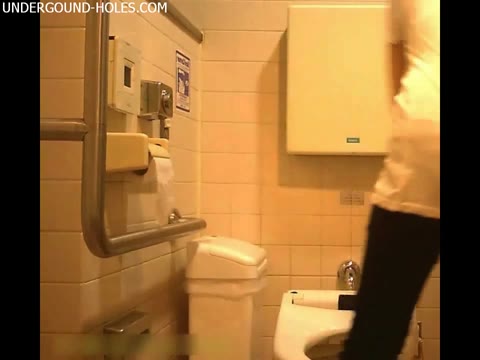         ふわふわ系女子のトイレ
    