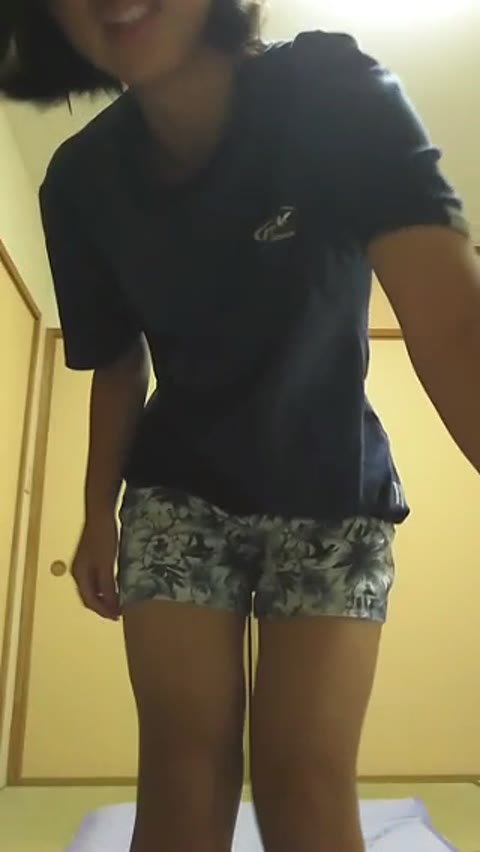         黒髪ぴゅあなｃ学生がスマホ使っておっぱい見せ＆くぱぁ！etc動画3本
    