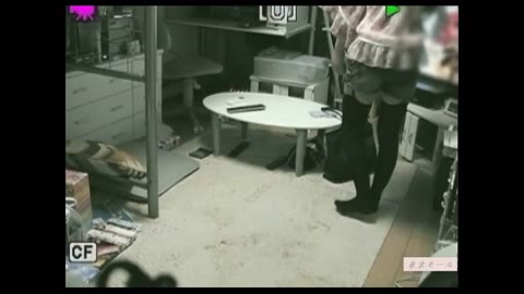         りあるな臨場感。デリを自宅に呼んだ独身男性が盗み撮りした映像
    