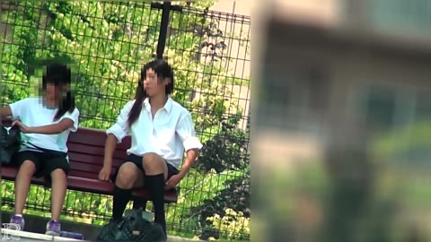         公園でシマシマパンツ♬超ミニなｋちゃんのピンクｐ、他4作品
    