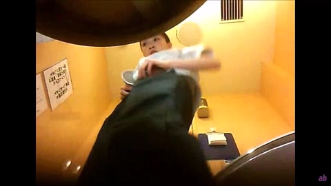         女子トイレ盗撮(332）店員特集本人特定ご法度２カメ映像駆使マルチ編集豪華６カ所ロケ地前後下全１７名
    