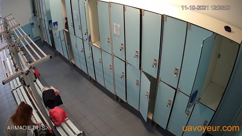         ロッカールームの防犯カメラ５
    