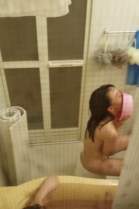         自宅にいとこのえ○すが泊まりに来たので隠し撮り
    