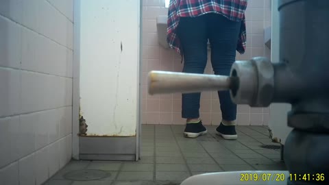         秘密の公園トイレ
    