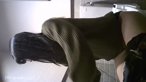         【正面35度からの刺客】洋式9人　今回も立って拭く人たち続出！
    