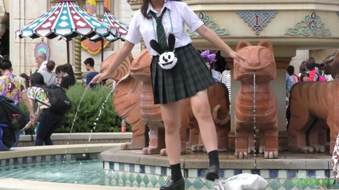         制服JKパンチラ逆さ撮り 夢の国編 No.9
    